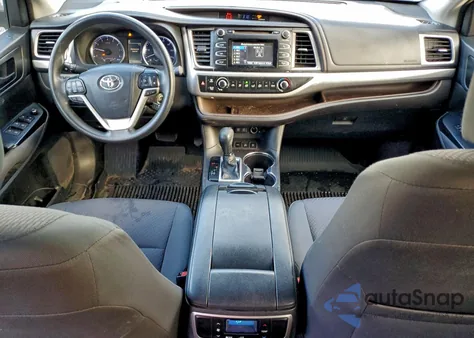 2018 Toyota Highlander Le z USA, uszkodzony, nr VIN 5TDBZRFH3JS914922